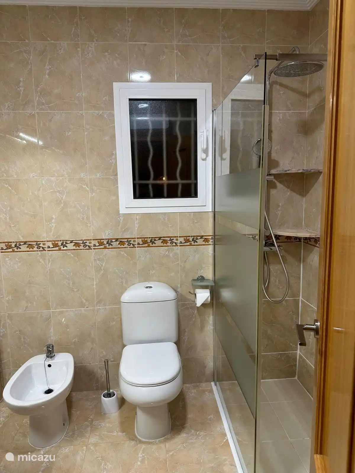 Salle de bain au rez-de-chaussée