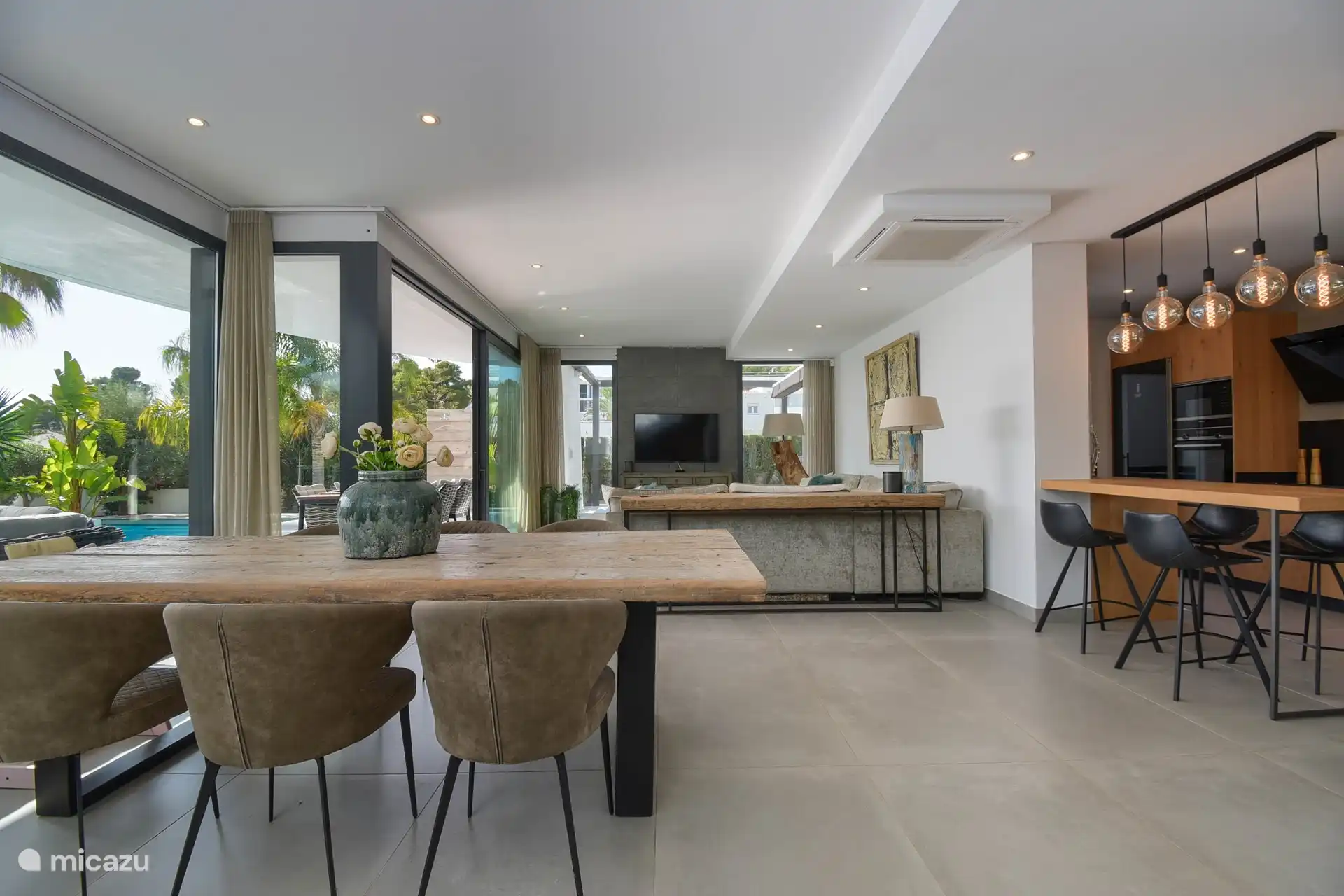 Salon vu de l’escalier