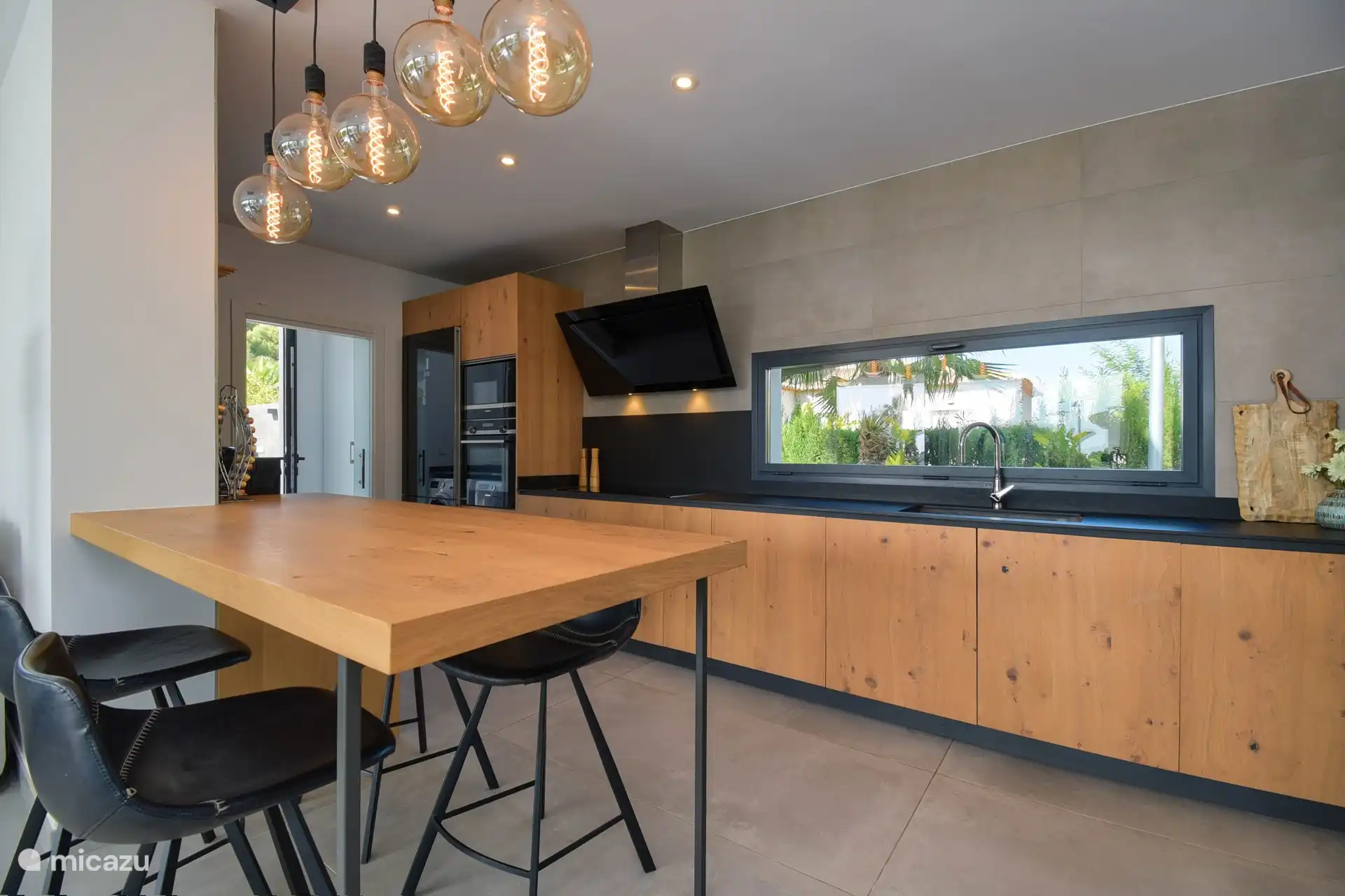 Cuisine spacieuse avec toutes les commodités