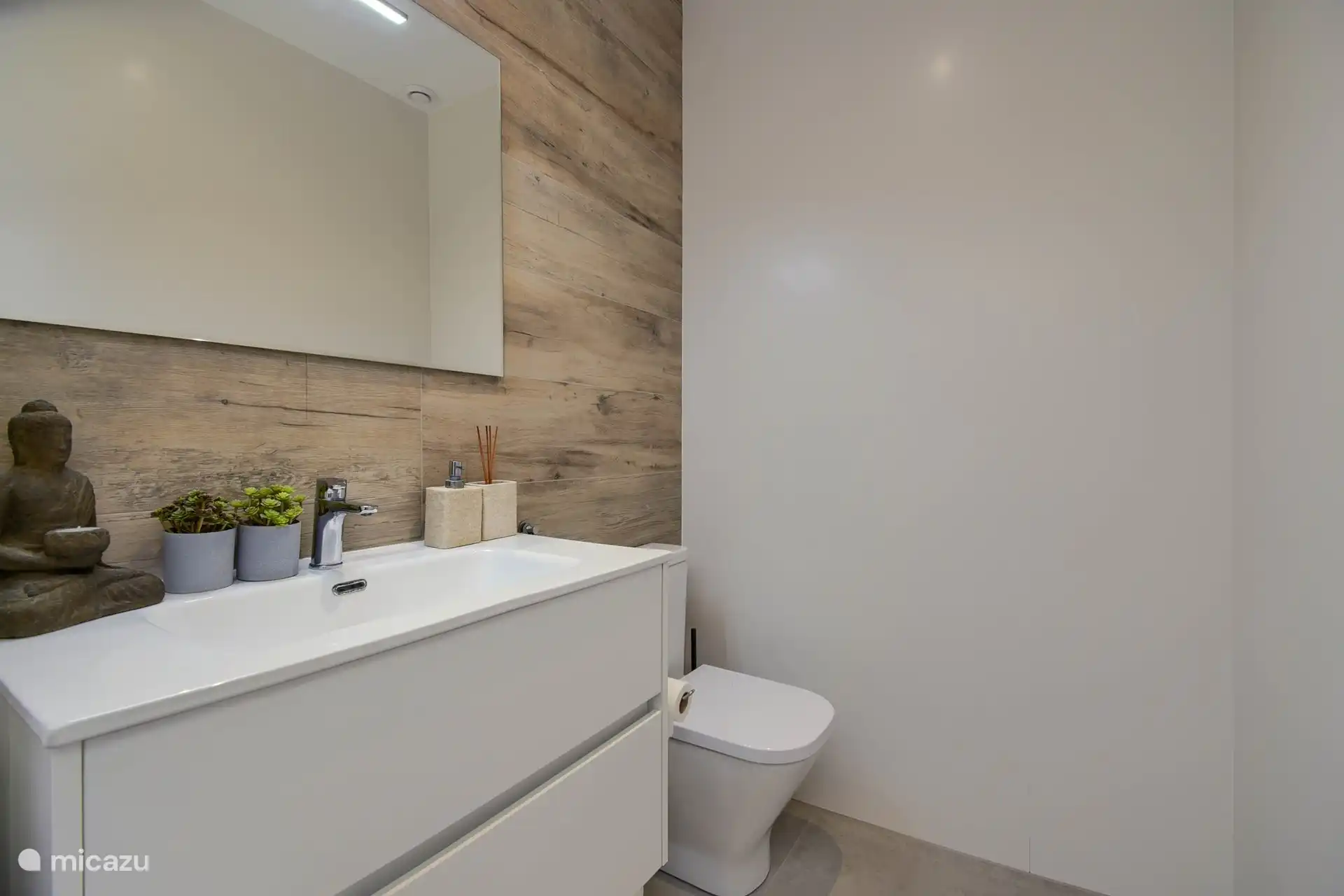 Salle de bain 1 à l’étage