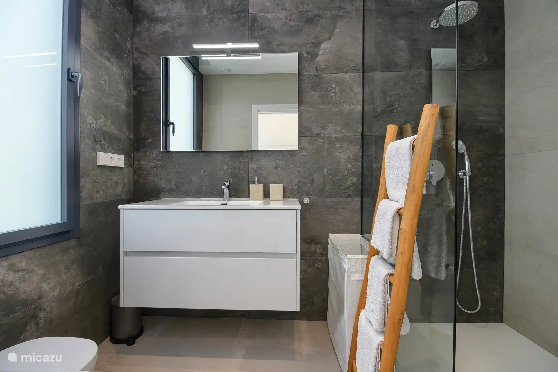 Salle de bain 2 à l’étage