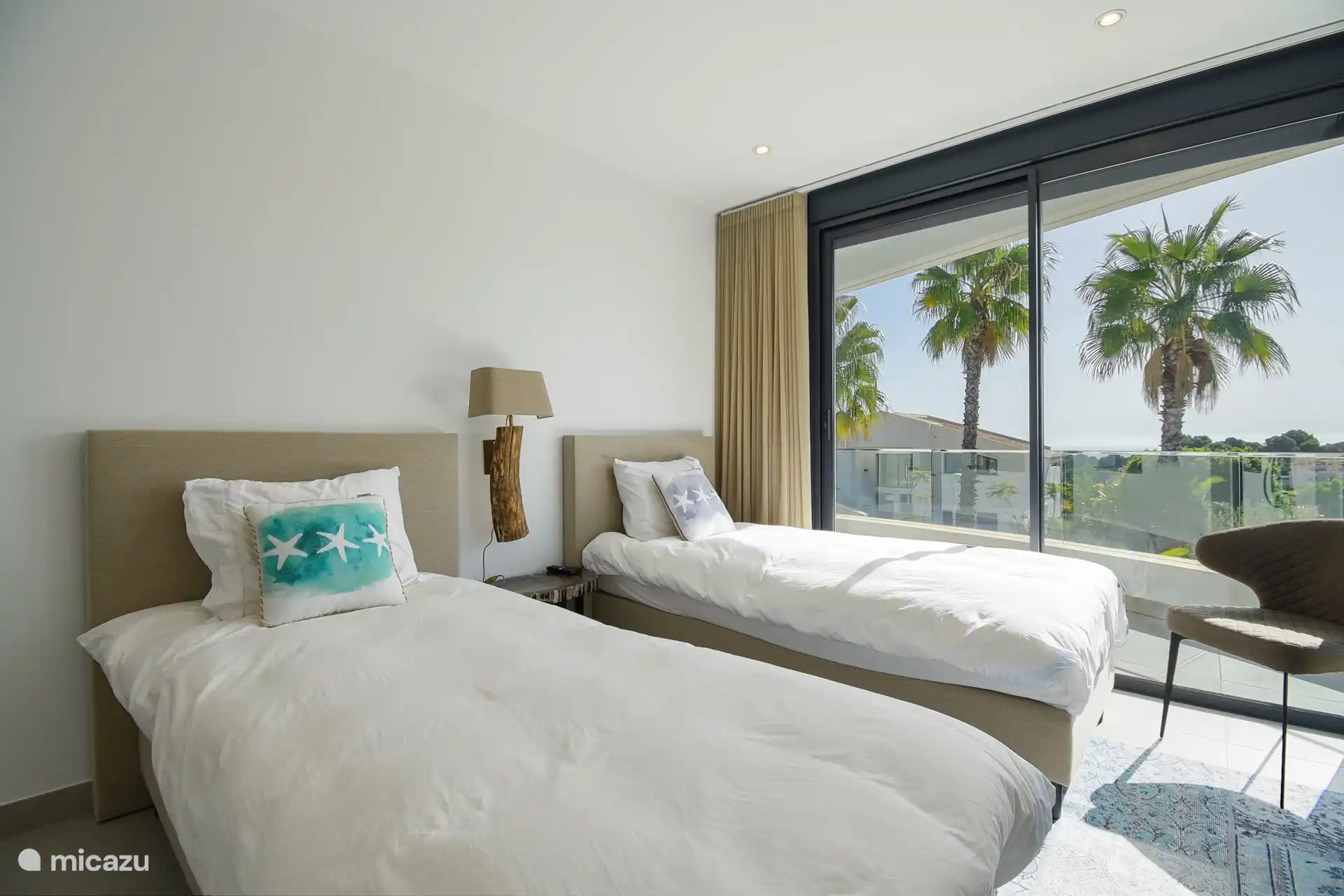 Chambre 2 avec 2 lits simples