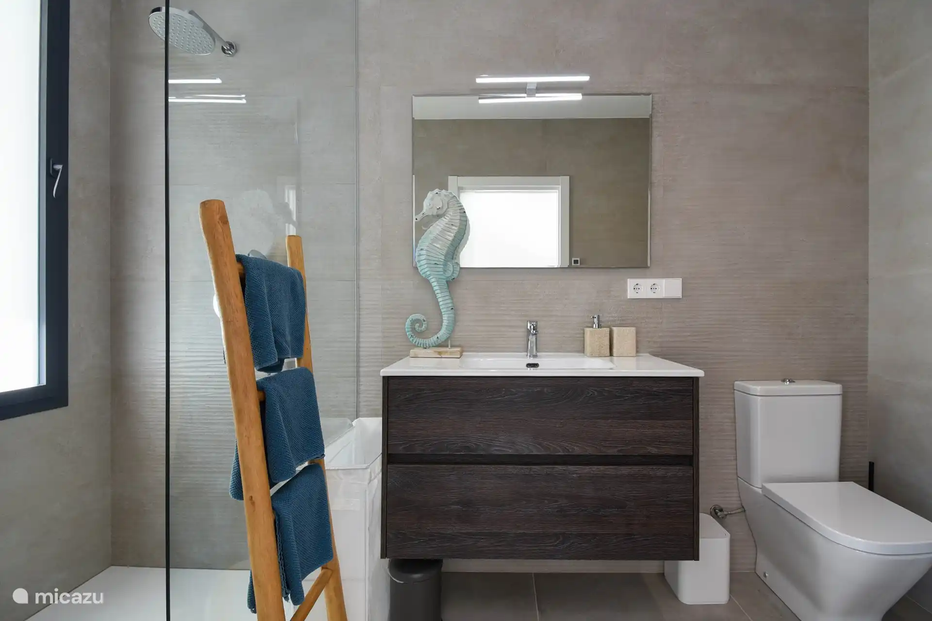 Salle de bain 1 à l’étage