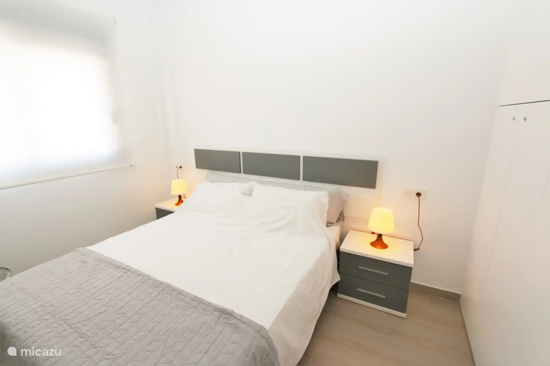 Schlafzimmer mit Doppelbett