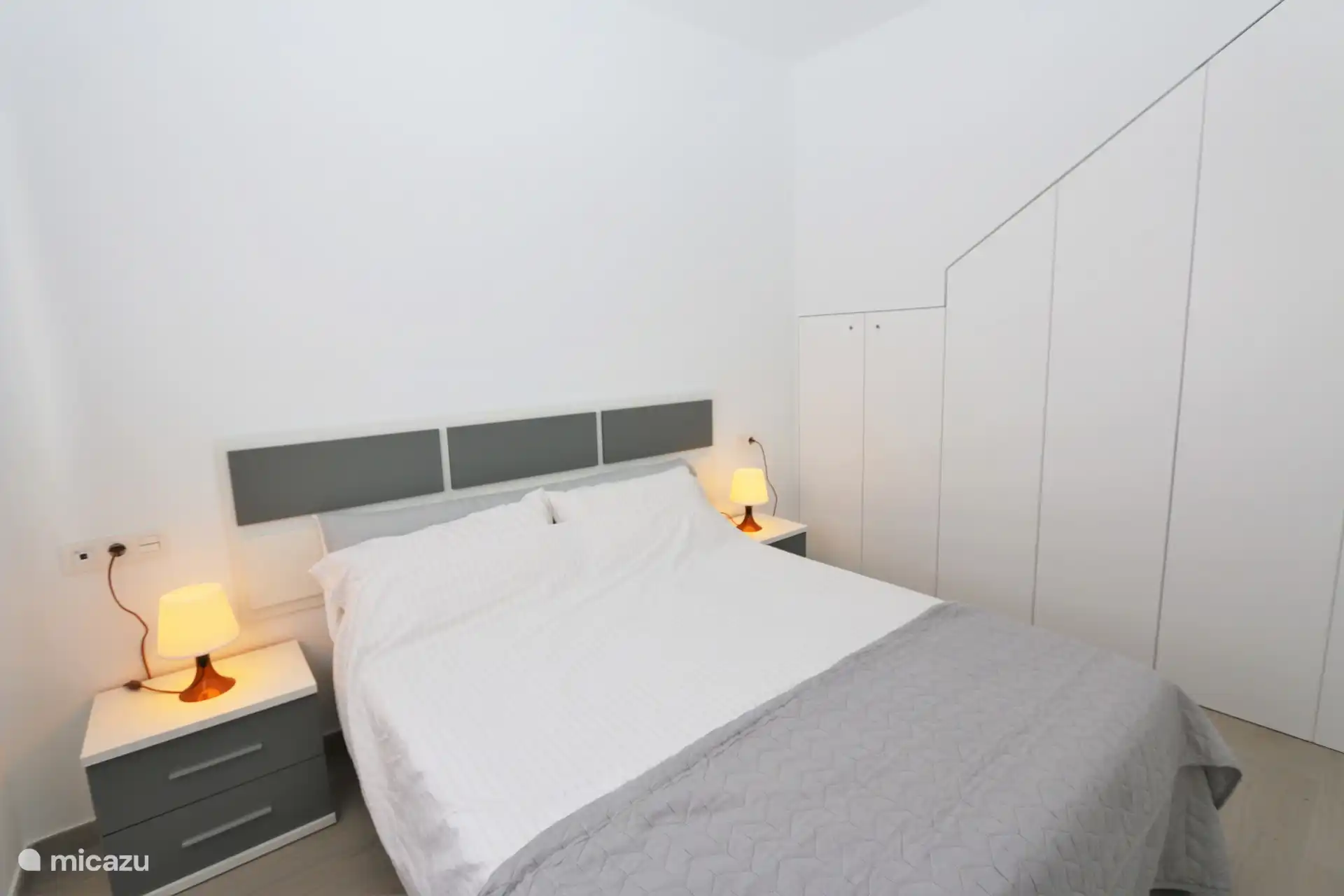 Schlafzimmer mit Doppelbett