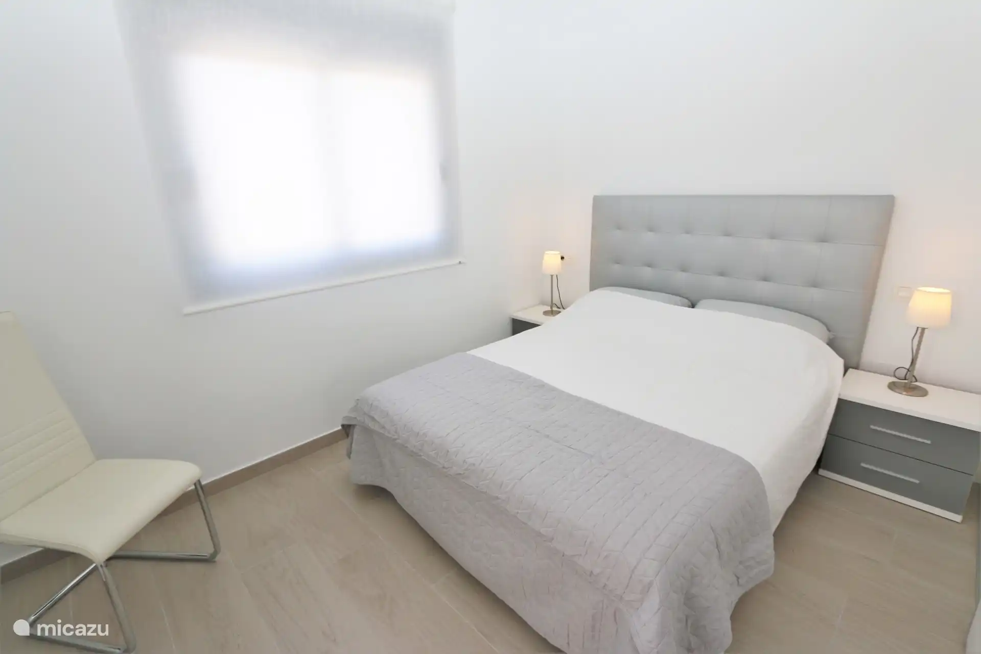 Schlafzimmer mit Doppelbett