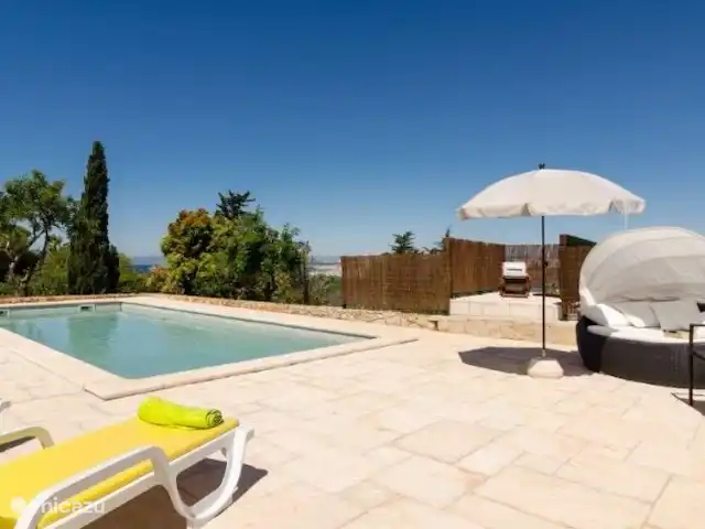 Casa Cohombo en Portugal, Algarve, Ferragudo  - villa Piscina con tumbonas y tumbona