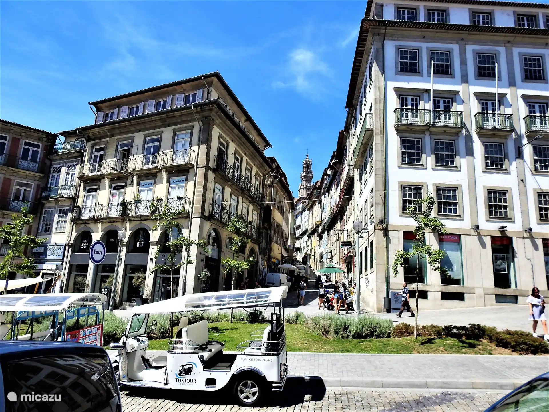 Loios-Platz und Eingang U-Bahn und Rua de Tras.