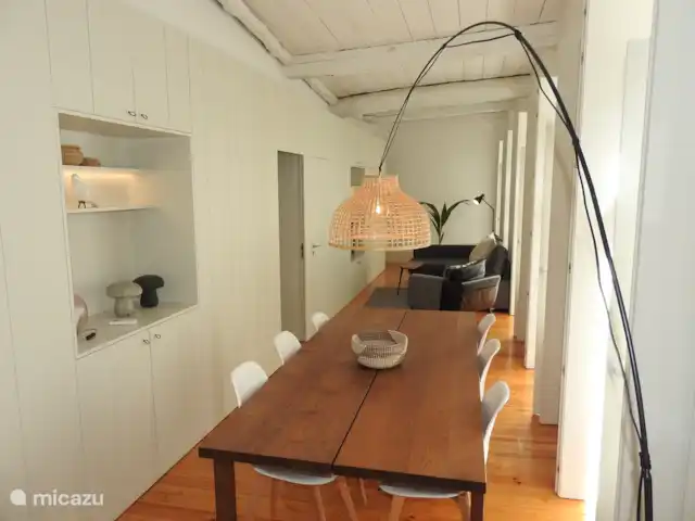 Oporto Delight Apartment 2 huren in Portugal, Porto, Porto - appartement Woonkamer met eettafel voor 6