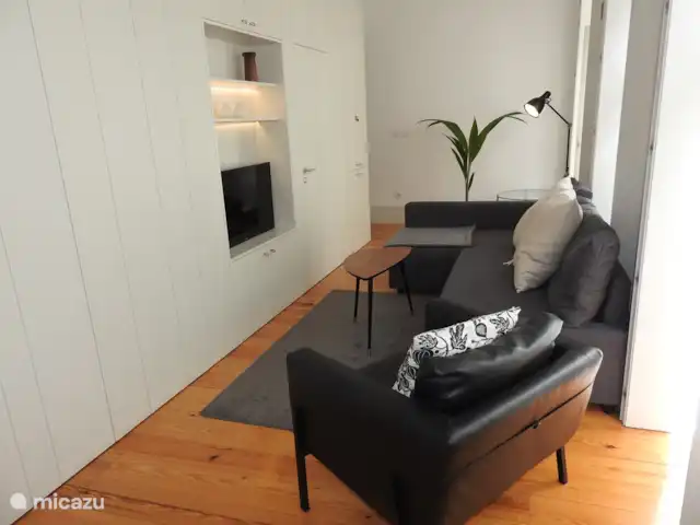 Oporto Delight Apartment 2 huren in Portugal, Porto, Porto - appartement Zit gedeelte met smart TV