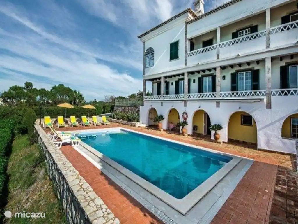 Palacio Ferragudo with pool