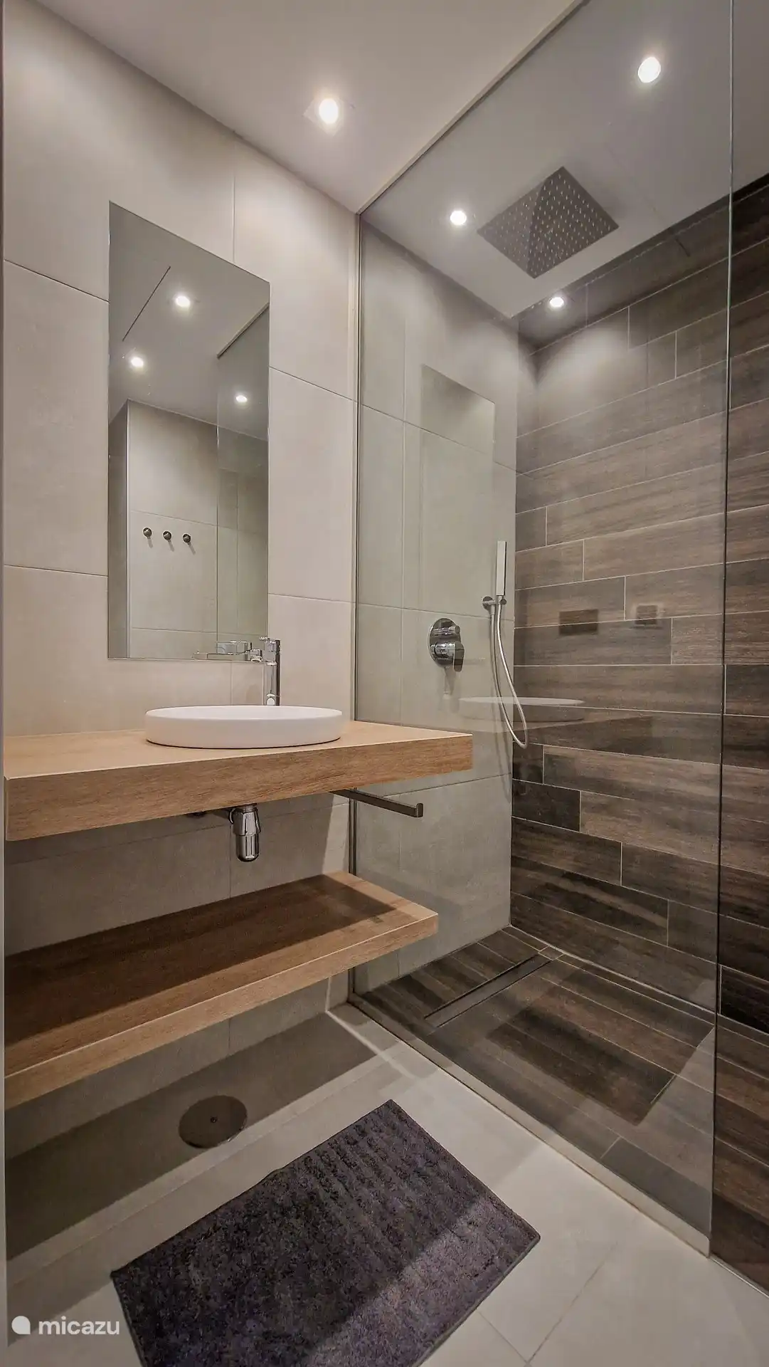 Première salle de bain