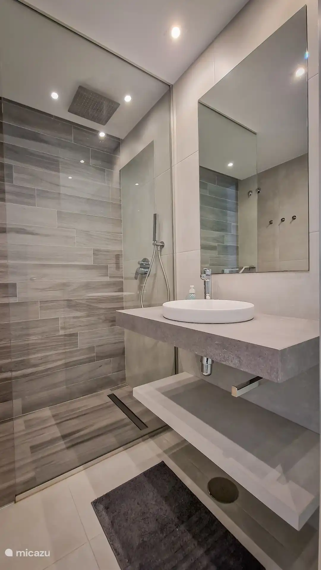 Deuxième salle de bain