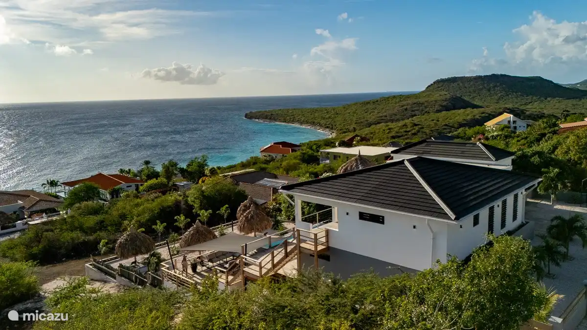 Villa mit seitlichem Blick auf die Lagune