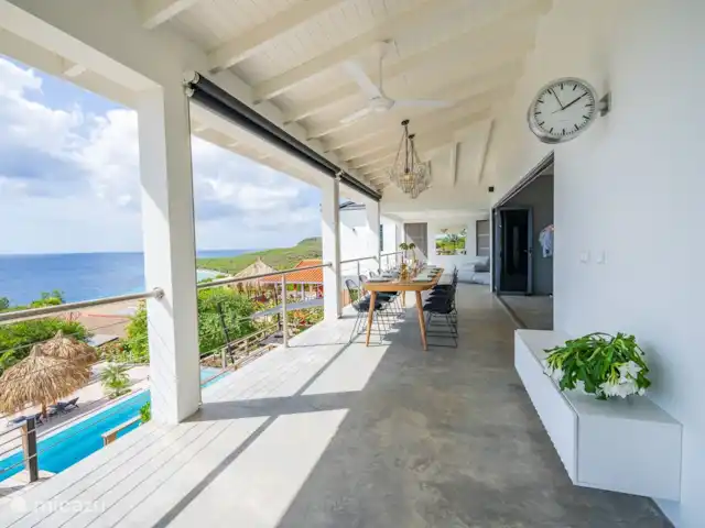 Votre propre station balnéaire privée CasAbao | Curaçao, Banda Abou (ouest), Cas Abao - villa porche avec salle à manger à l’étage