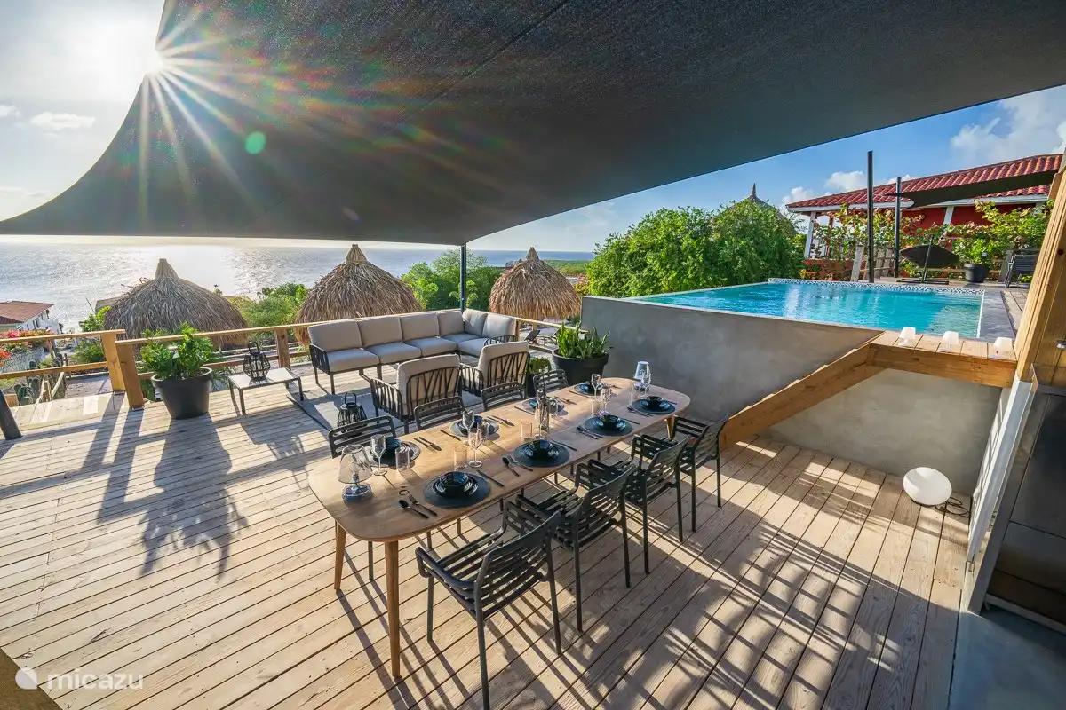 Lounge-Terrasse mit natürlich schönem Meerblick