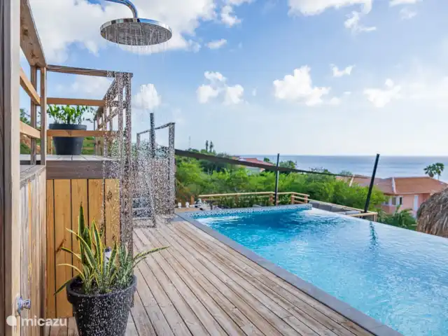 Votre propre station balnéaire privée CasAbao | Curaçao, Banda Abou (ouest), Cas Abao - villa Douche extérieure au bord de la piscine