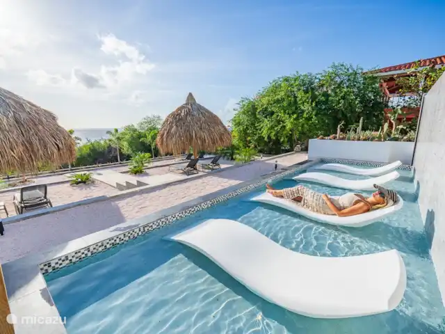 Votre propre station balnéaire privée CasAbao | Curaçao, Banda Abou (ouest), Cas Abao - villa Bronzage rafraîchissant sur les transats à l’infini