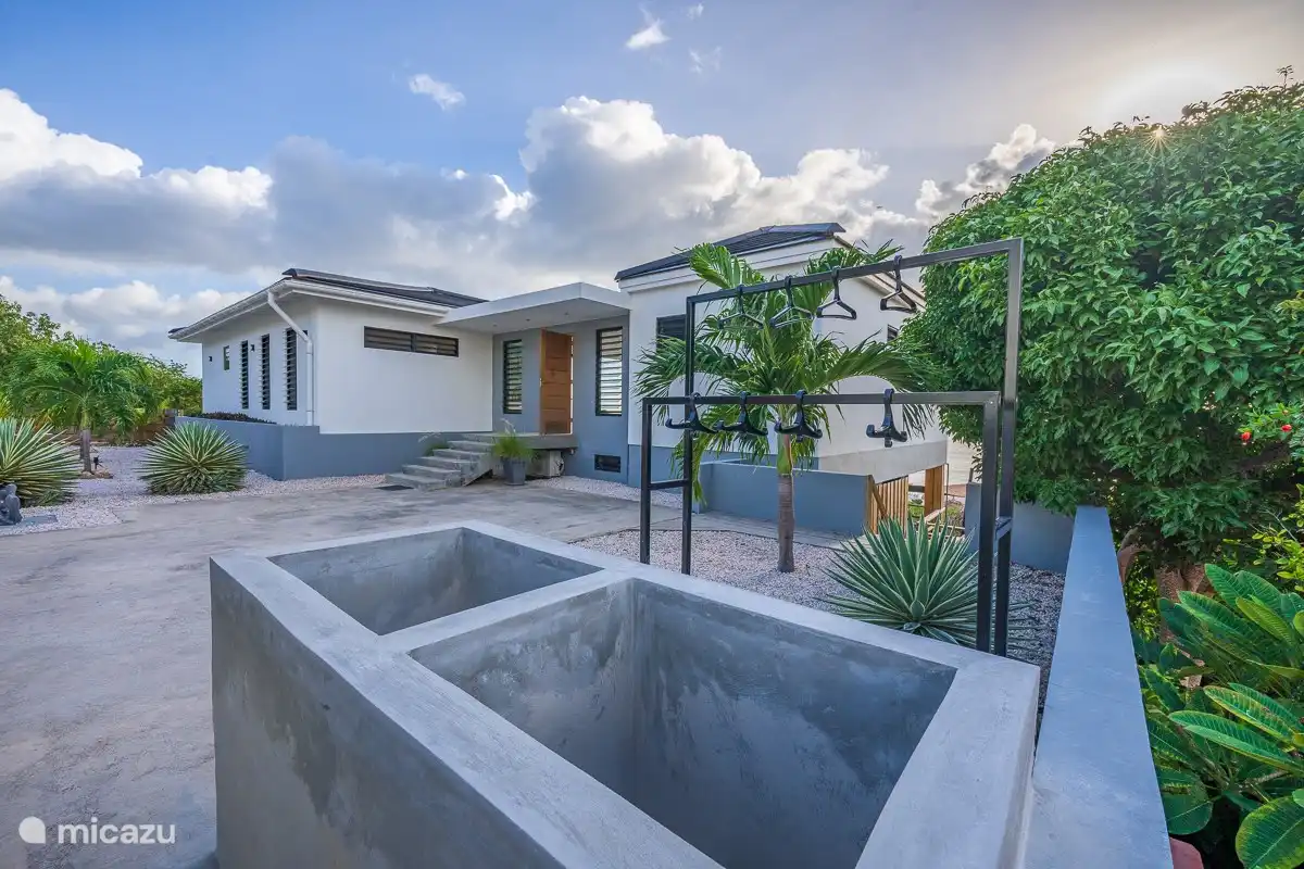 Großer Spültank zum Ausspülen Ihrer Tauchausrüstung 