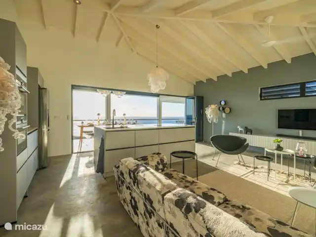 Votre propre station balnéaire privée CasAbao | Curaçao, Banda Abou (ouest), Cas Abao - villa Salon avec cuisine ouverte avec îlot de cuisson
