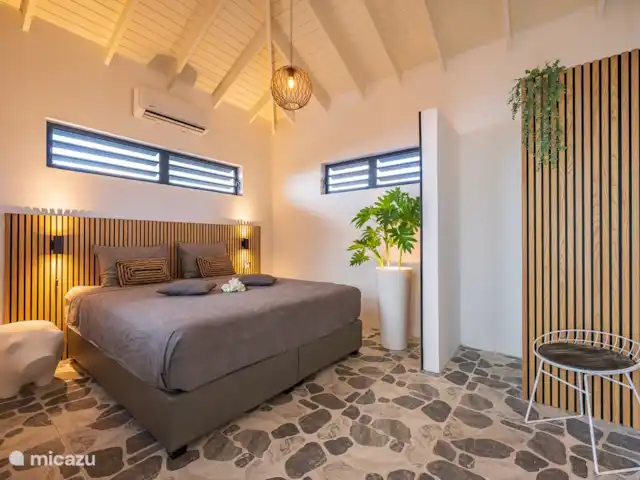 Votre propre station balnéaire privée CasAbao | Curaçao, Banda Abou (ouest), Cas Abao - villa Chambre 2 avec lit double king-size de 180 cm et 1 dressing et salle de bain privative