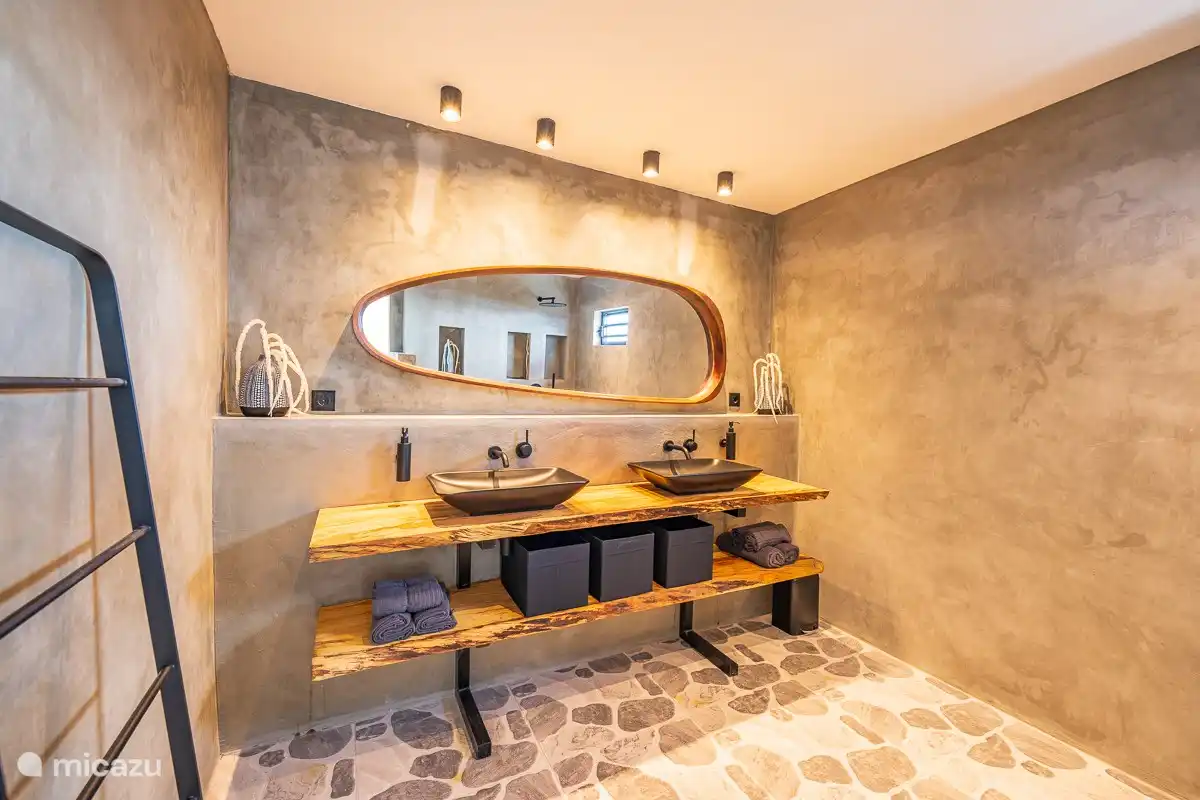 En suite Badezimmer für Schlafzimmer 4