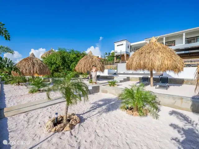 Votre propre station balnéaire privée CasAbao | Curaçao, Banda Abou (ouest), Cas Abao - villa Détendez-vous sous une palapa dans le jardin de la plage