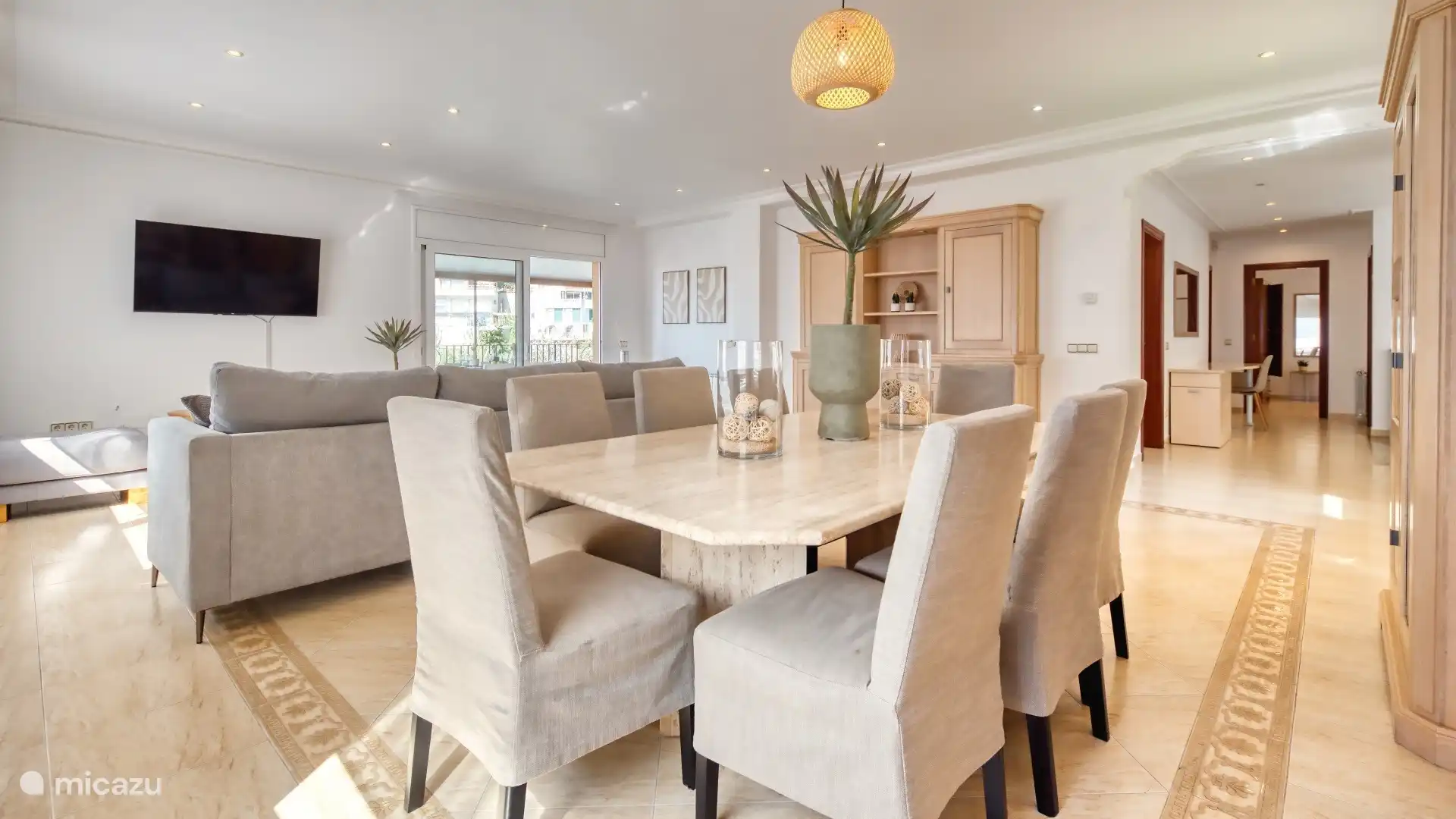 Detached holiday home with private large pool and sea view