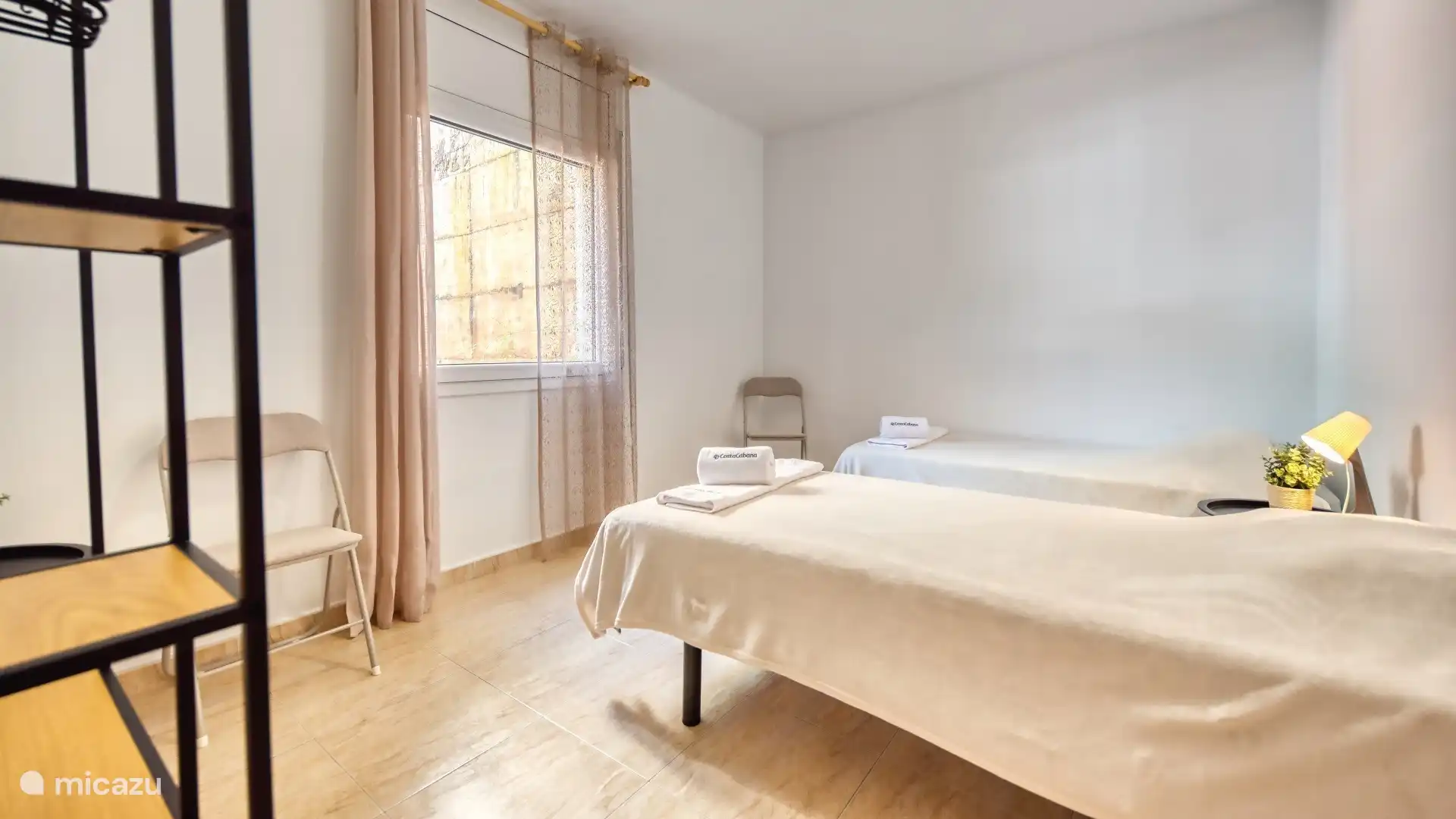 Detached holiday home with private large pool and sea view