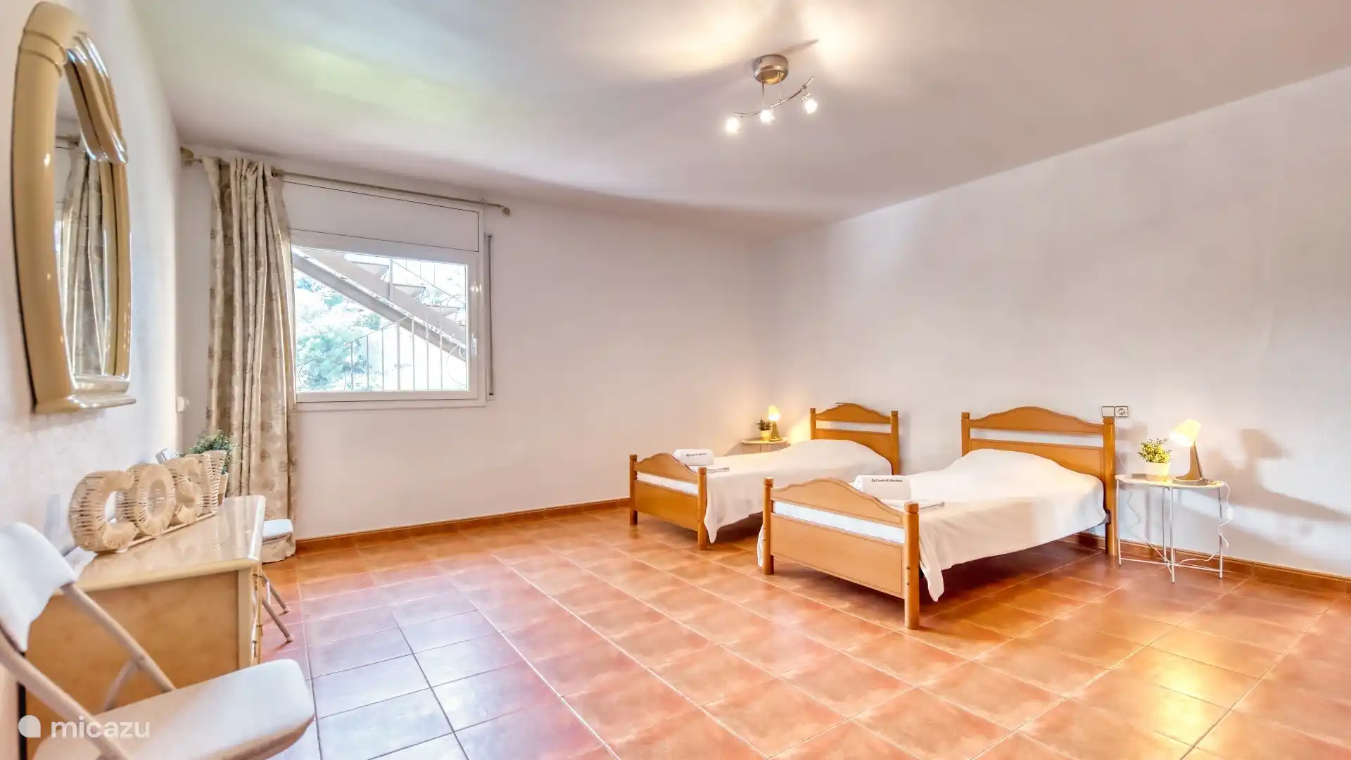 Detached holiday home with private large pool and sea view