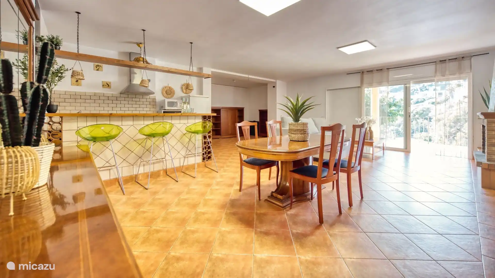 Detached holiday home with private large pool and sea view