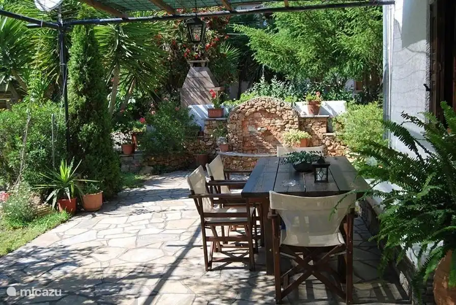 Villa Katerina - Garten und Terrasse