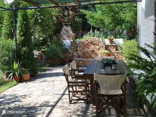 pension / guesthouse / privékamer huren in Griekenland, Pilion, Platania – Villa Katerina - Aias Villa Katerina - Tuin en terras
