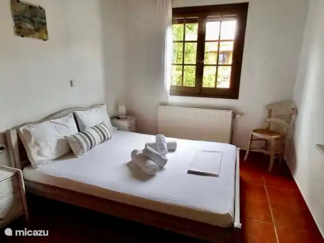 Location de Vacances Grèce, Pelion, Platania, pension / maison d’hôtes / chambre privée - Villa Katerina - Agamemnon  Villa Katerina - Appartement Agamemnon - Lit double dans la chambre