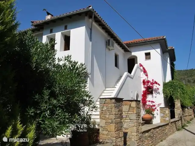 Location de Vacances Grèce, Pelion, Platania, pension / maison d’hôtes / chambre privée - Villa Katerina - Agamemnon  Villa Katerina - Escalier menant au premier étage
