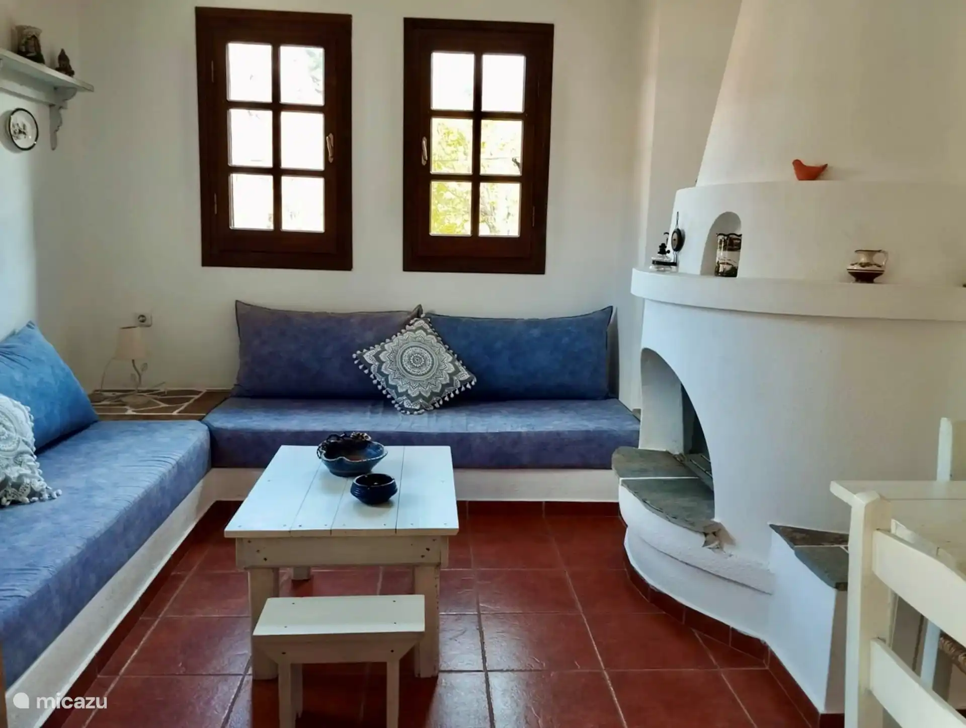 Villa Katerina - Agamemnon Apartment - Wohnbereich mit Holzofen 