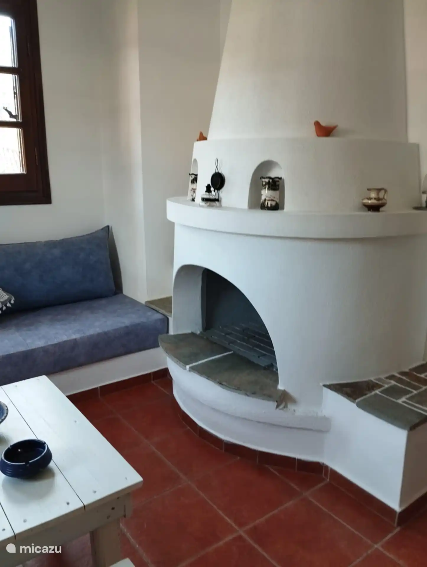 Villa Katerina - Agamemnon Apartment - Wohnbereich mit Holzofen 