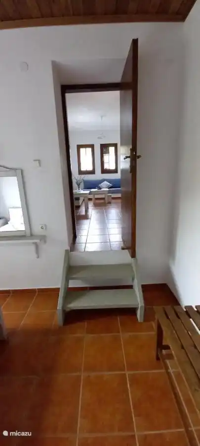 Villa Katerina - Agamemnon Apartment - Tür vom Schlafzimmer zum Wohnbereich
