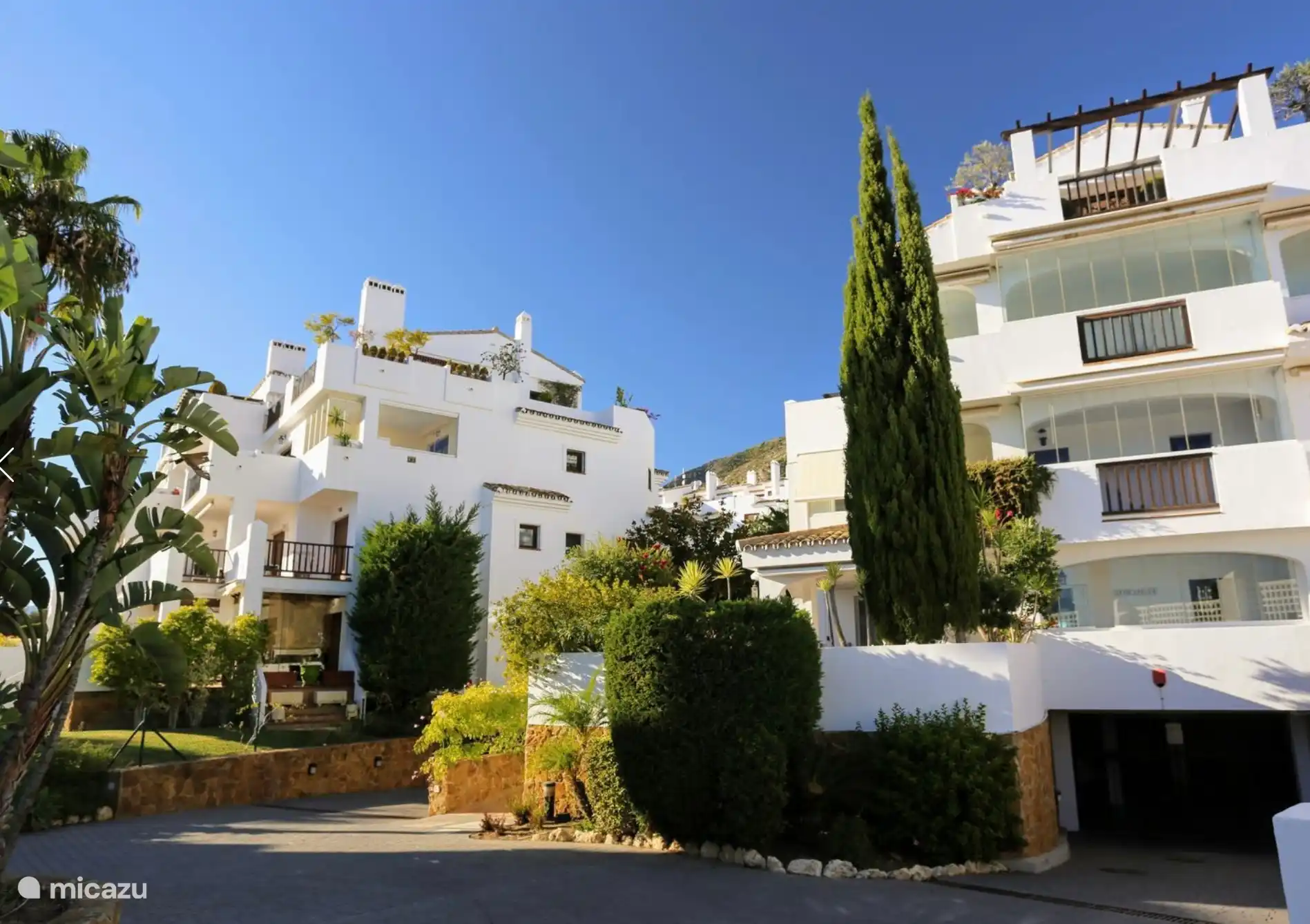 Aparcamiento subterr&#225;neo y seguro.