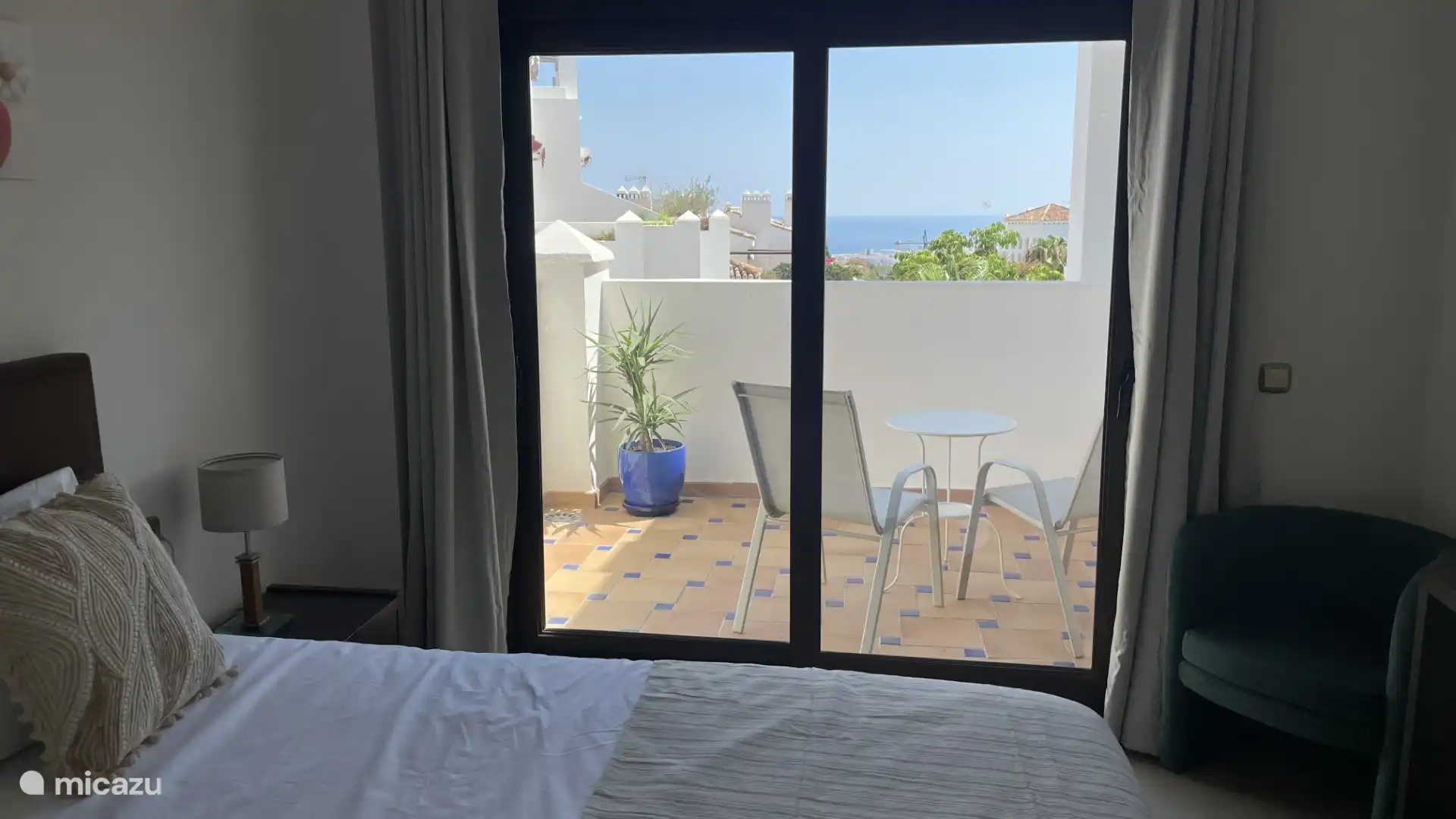 Desde la habitaci&#243;n se puede disfrutar de una hermosa vista al mar, ideal para comenzar o terminar el d&#237;a relajado.