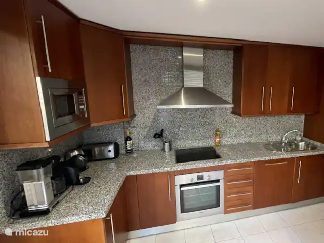 Finca San Antonio - Luxe Appartement huren in Spanje, Andalusië, Mijas - appartement Wat je kunt verwachten:
- Koelkast met diepvries
- Vaatwasser
- Spoelbak met mengkraan
- Kookplaat, oven en aparte magnetron
- Broodrooster
- Koffiezetapparaat + waterkoker
- Dolce Gusto koffiemachine