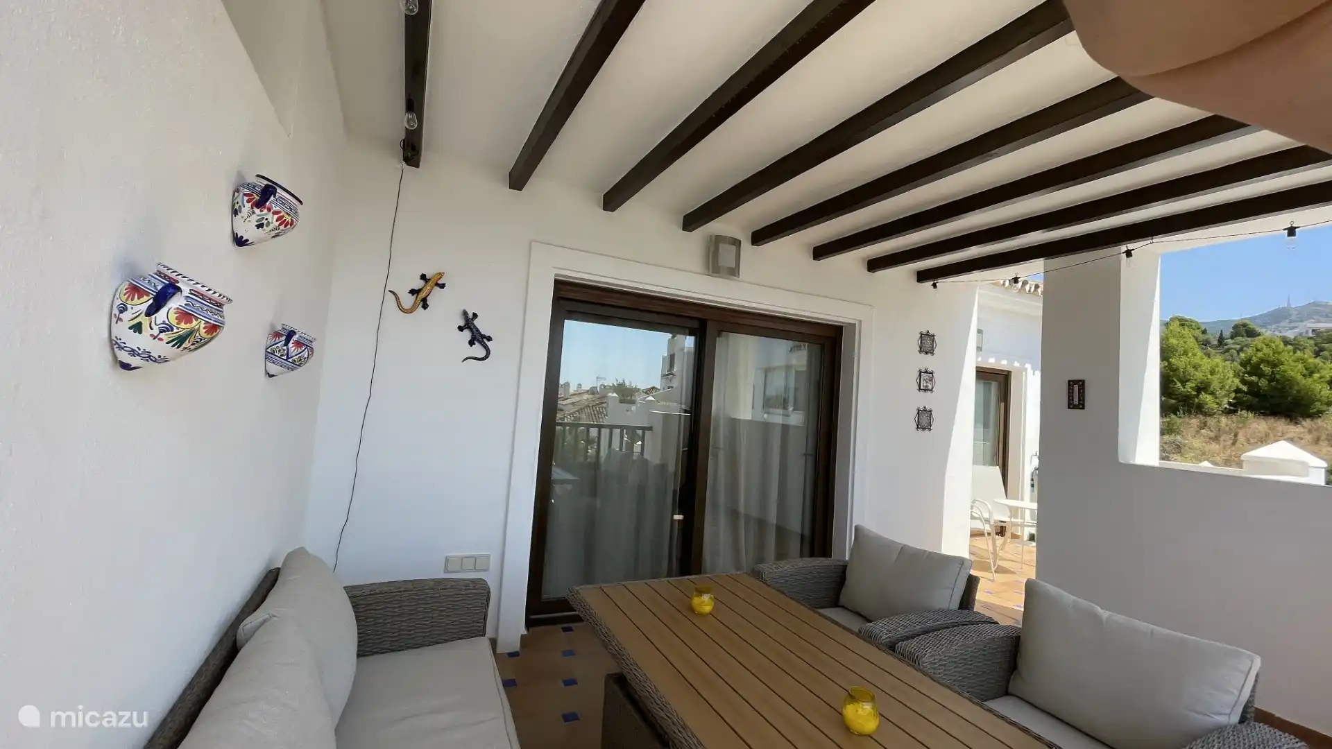 Hemos reformado completamente la terraza, convirti&#233;ndola en un lugar atractivo y c&#243;modo para alojarse.