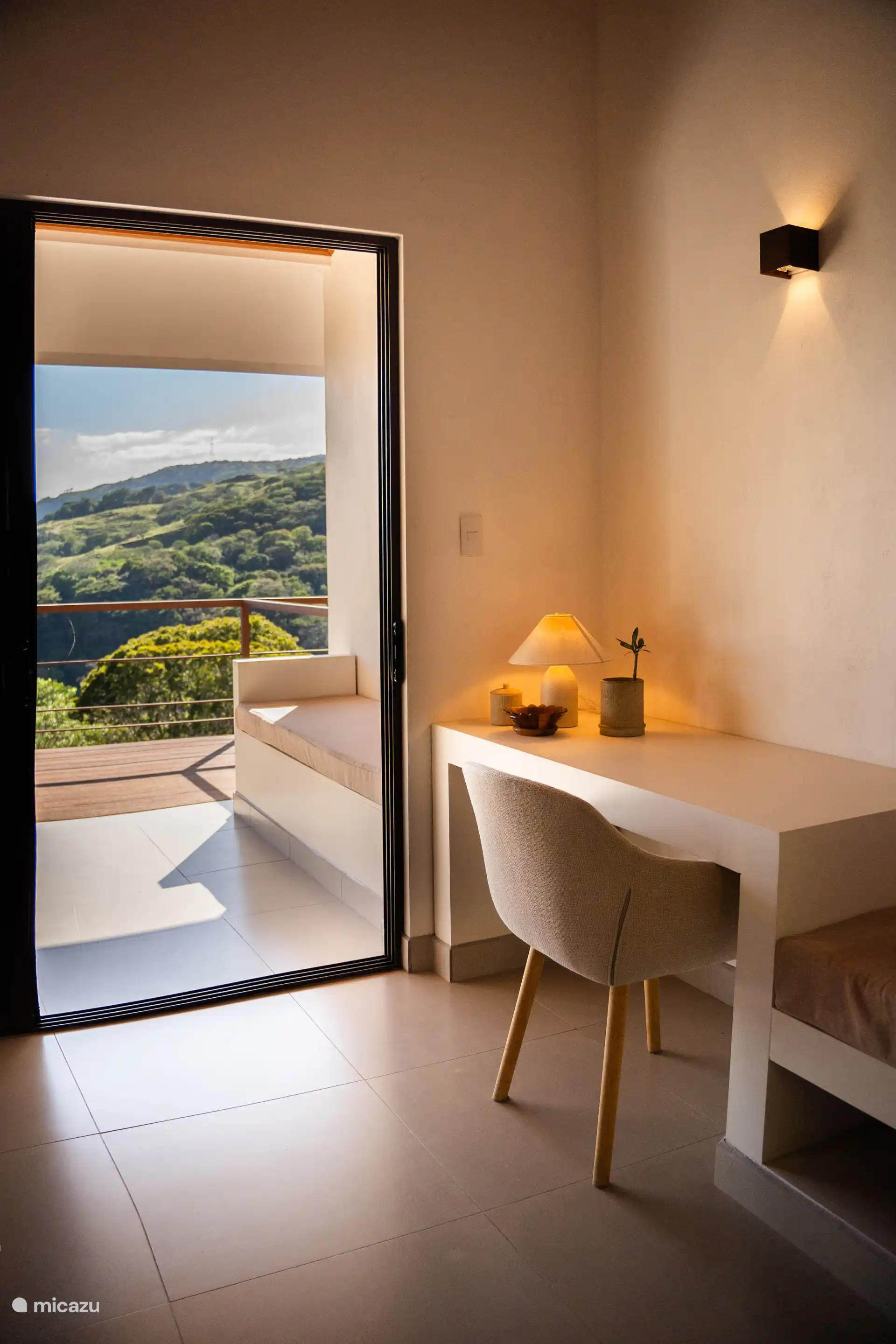 uitzicht naar balkon