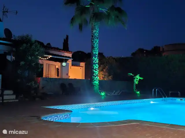 Location de Vacances Espagne, Costa Brava, L'Estartit, bungalow - Palmeras Estartit C La piscine le soir