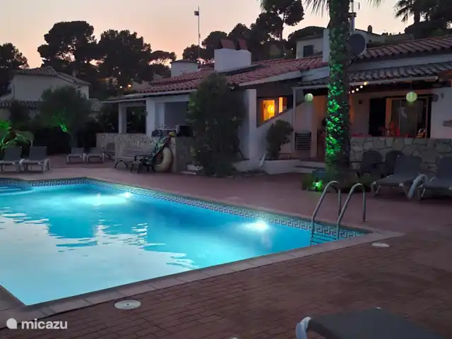 Location de Vacances Espagne, Costa Brava, L'Estartit, bungalow - Palmeras Estartit C La piscine le soir