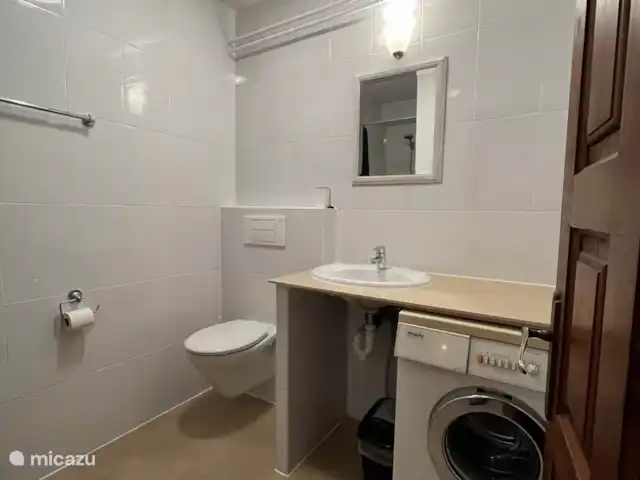 Location de Vacances Espagne, Costa Brava, L'Estartit, bungalow - Palmeras Estartit B La salle de bain avec machine à laver
