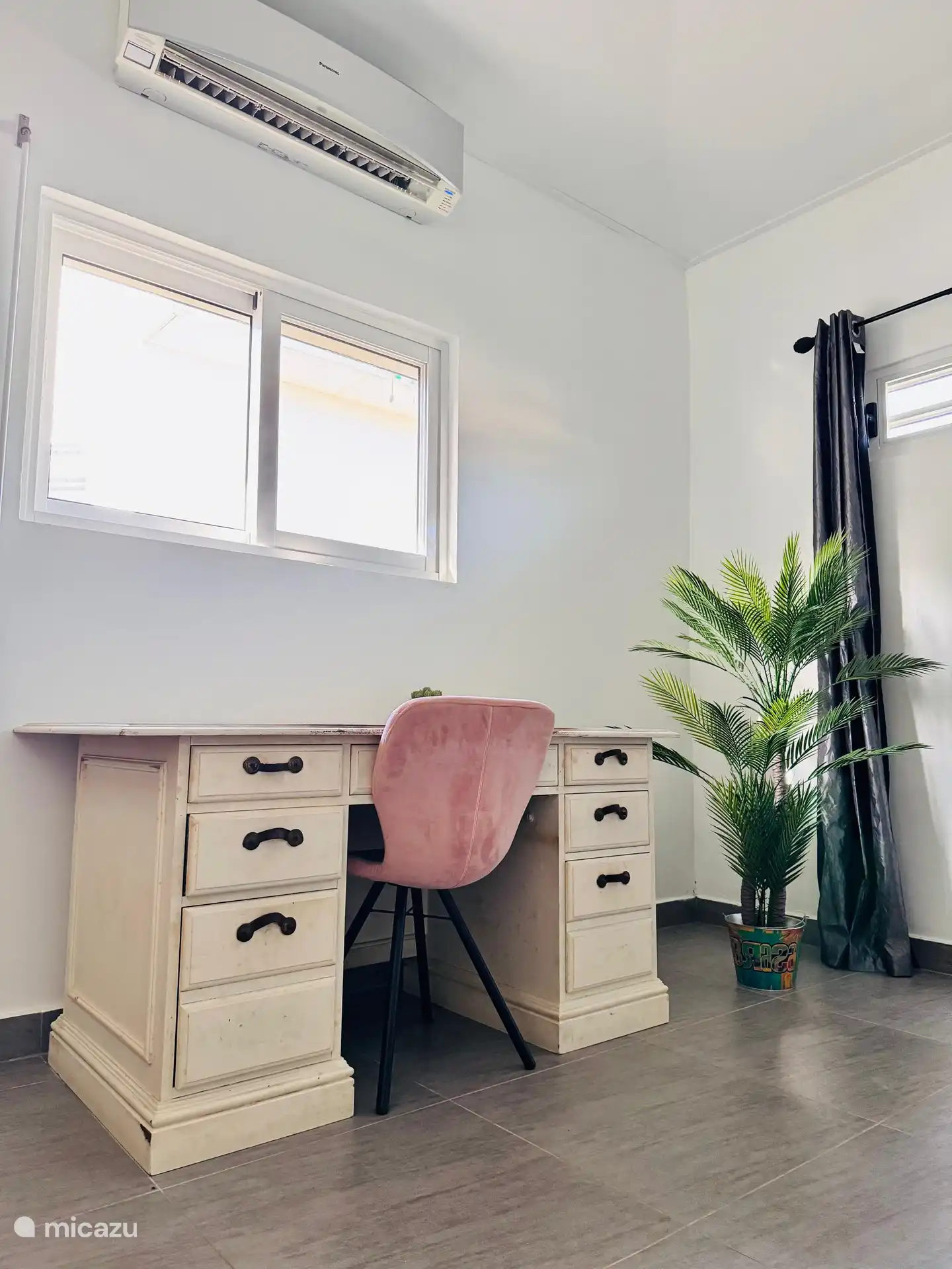 For anyone who needs to do a little work, we have this workplace.