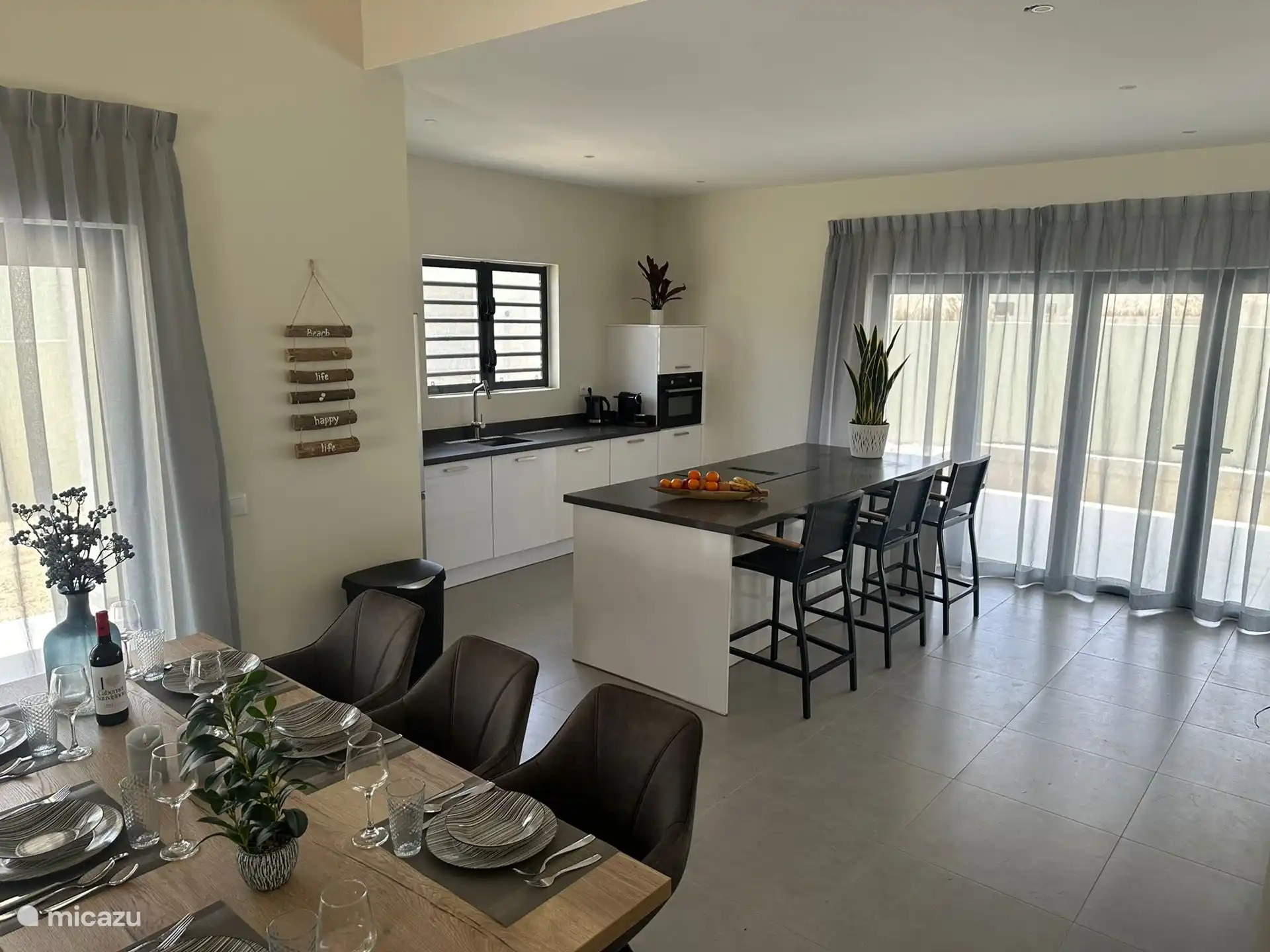 Küche mit Kochinsel
