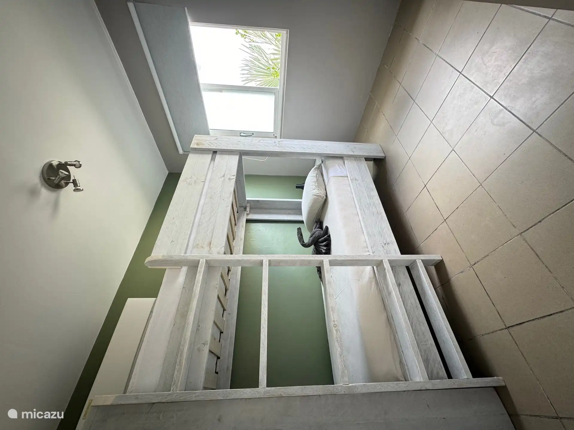 Chambre 3, avec lits superposés en bois massif