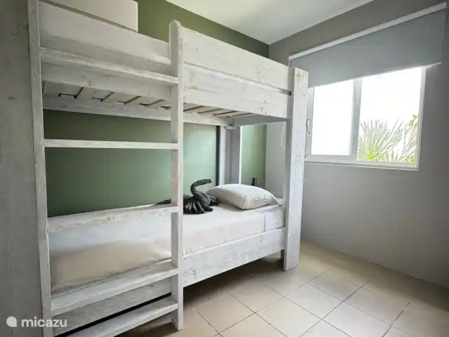 Kas Felis huren in Curaçao, Curacao-Midden, Santa Rosa-Scherpenheuvel - vakantiehuis Slaapkamer 3, voorzien van degelijk houten stapelbed